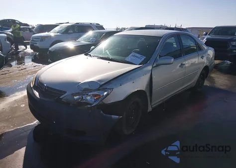2004 Toyota Camry Le z USA, uszkodzony, nr VIN 4T1BE32K64U875233